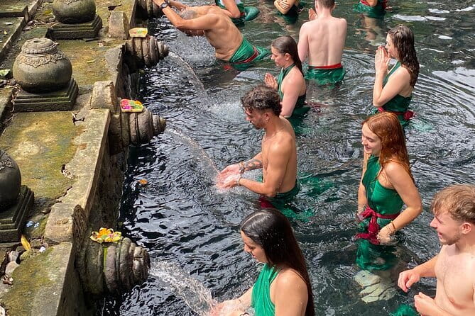 3-Day Private Sightseeing Tour of Bali with Hotel Pickup - Day 2: Royal Temple Gardens, Lake Bratan Views, and Tanah Lot Sunset