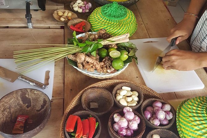 Afternoon Cooking Class & Making Bali Offering with Dinner - Shopping for ingredients: what to check for the afternoon