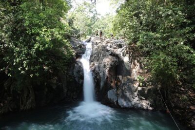 Aling-aling Waterfall tours - Aling-Aling Waterfall: the main event for swimming, slides, and jumps