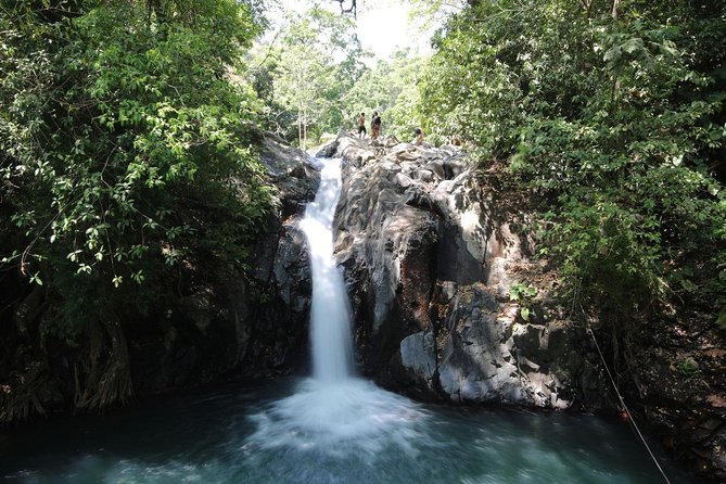 Aling-aling Waterfall tours - Aling-Aling Waterfall: the main event for swimming, slides, and jumps