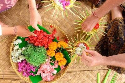Atman Bali Journey water blessing - Canang offering making with Wayan Wawan: what you’re doing and why it matters