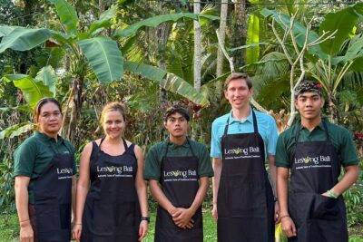 Authentic Balinese Cooking Class with Jewelry Making Class - Coffee, Culture Talk, and the Balinese Compound Setting