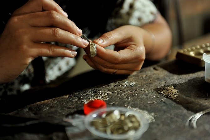Bali Art Shopping and Culture Tour - Stop 2: Celuk Village for Gold and Silver Work (Where the Lanes Matter)