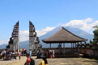 Bali Day Tour : Waterfall & Lempuyang Temple The Gate Of Heaven - Lempuyang Temple and the Gates of Heaven: manage the queue, not your mood
