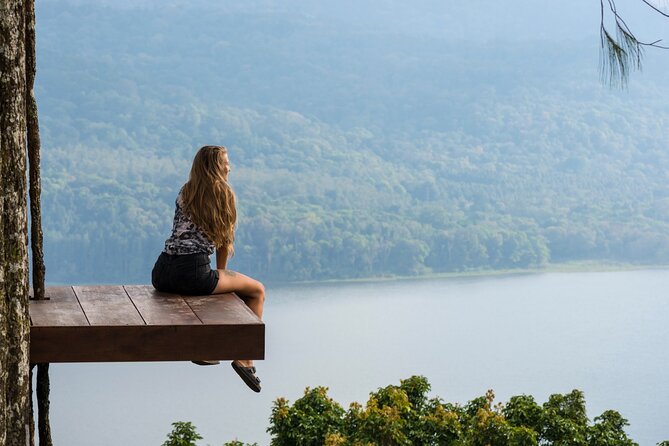 Bali : Dolphin Sunrise Experience Tour Private All Inclusive - Stop 1: Buyan Lake and the Twin Lakes highland trek