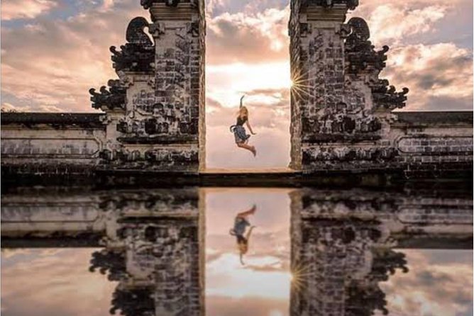 Bali Gate of Heaven and Hidden Waterfall privatel Tour - Tirta Gangga: Clear Spring Pools and a Calmer Tempo