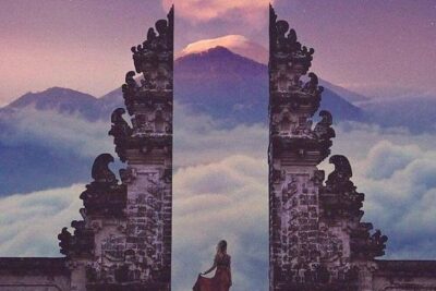 Bali Gate of Heaven Tour - Water Palace - Virgin Beach - Stop 1: Lempuyang Temple and the Photo-First Reality