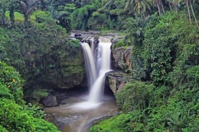 Bali Inclusive Tour: Best Waterfalls Around Ubud Area - Stop 1: Tukad Cepung and the sun-ray waterfall effect