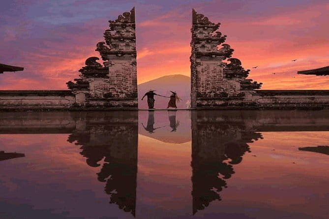 Bali Instagram Tour - DESIGN Your Own Trip - Tirta Gangga water palace: a calmer break in the schedule