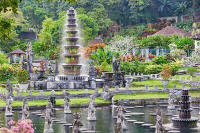 Bali Instagram Tour: Lempuyang Temple, Tirta Gangga and Tukad Cepung Waterfall - Lempuyang Temple: the classic gates-and-volcano photo stop