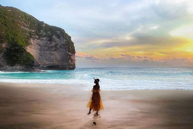 Bali : Nusa Penida with Lunch ,car, driver - Kelingking Beach: the cliff-view centerpiece with ticket time built in