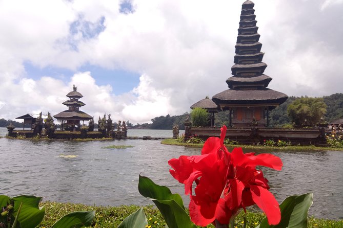 Bali Private Tour: Ulun danu Temple, Iconic Handara Gate & Tanah lot sunset. - Private guide power: the difference between seeing and understanding