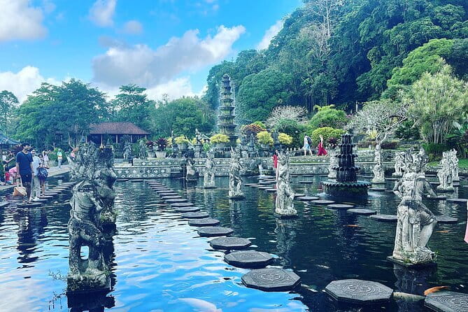 Bali Spiritual Shamanic-Palm Reading, Temple Healing Tour - Shaman Palm Reading and Mantra Healing in Ubud