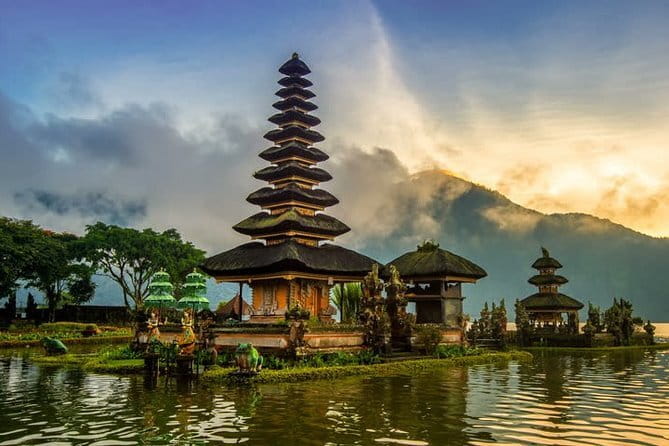 Bali Tour: Tanah Lot, UNESCO Rice Terrace and Water Temple - Stop 1: Lake Beratan in Bedugul (cool air first)