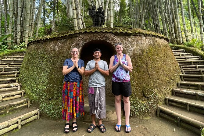 Bali Traditional Village Experience - Inside the family compound: morning tea, spaces, and a temple you can picture
