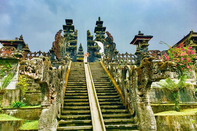 Bali Waterfalls and Temples Tour - Ristorante Lereng Agung lunch break: a valley view pause (and you choose your meal)