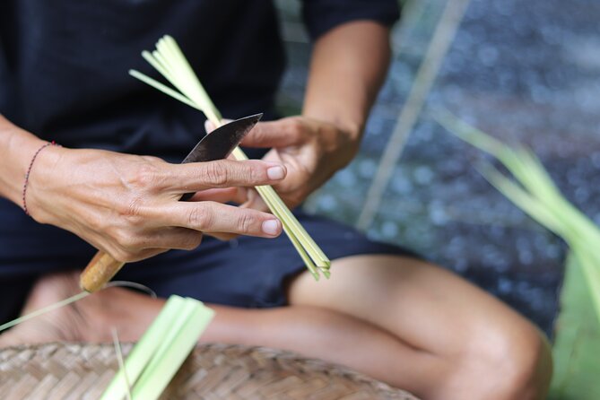 Day with a Balinese Family in a Village - Coconut oil work: practical craft with real uses