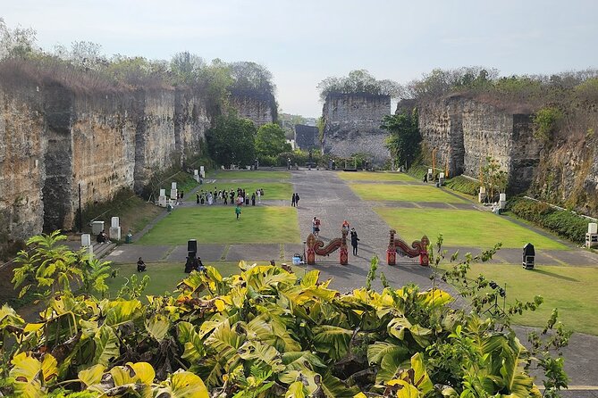 Full Day All Inclusive Uluwatu South Bali Private Tour - Stop 4: Uluwatu Temple on a 70-Meter Cliff and the Monkey Rules