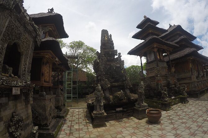 Full-Day Private Cultural Bali Tour + Balinese Driver - Padang Padang Beach and the Uluwatu temple sunset setup
