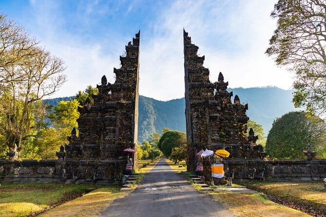 Full Day Tour to Water Temples UNESCO Rice Terraces in Bali - Ubud pickup and the 8-hour rhythm (travel eats time)
