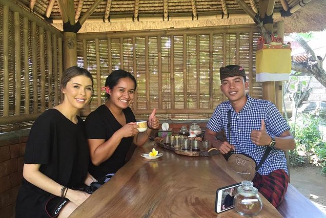 Full-Day Tour: White Water Rafting and Highlight of Ubud with All-inclusive - Sacred Monkey Forest Sanctuary in one hour: what to focus on