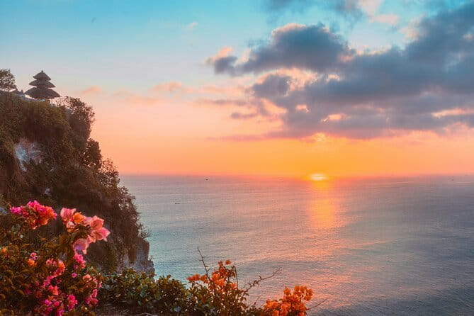 Full Day Ubud Tanah Lot Uluwatu All Inclusive Private Tour - Stop 2: Sacred Monkey Forest Sanctuary and the need for calm