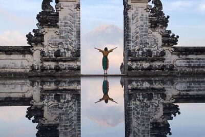Gate of Heaven - Tirta Gangga Royal Water Palace - Tukad Cepung Waterfall - Tukad Cepung waterfall: the cave setting and the light moment
