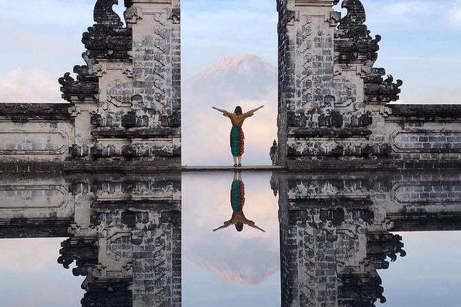 Gate of Heaven - Tirta Gangga Royal Water Palace - Tukad Cepung Waterfall - Tukad Cepung waterfall: the cave setting and the light moment