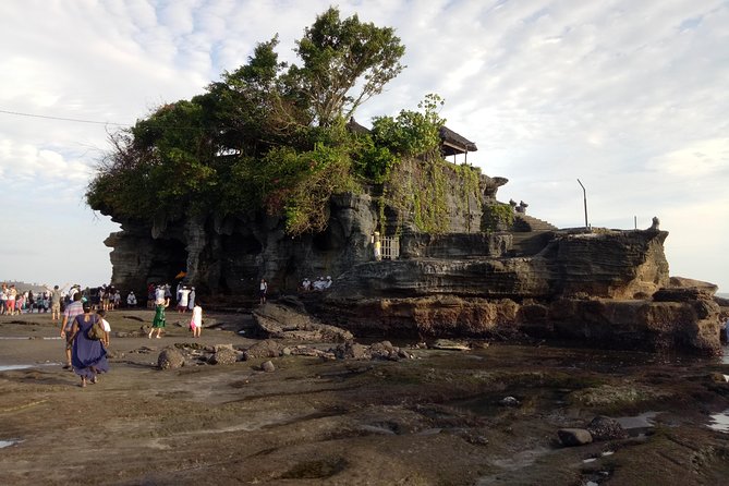 Hidden Nungnung Waterfall and Tanah Lot sunset Private Tour - Tanah Lot Sunset: Ocean Views and the Evening Crowd Feel