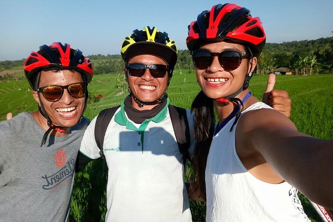 Jatiluwih full day e-bike cycling with lunch & trekking program - Green Cafe lunch in rice fields: simple, local, and timed well