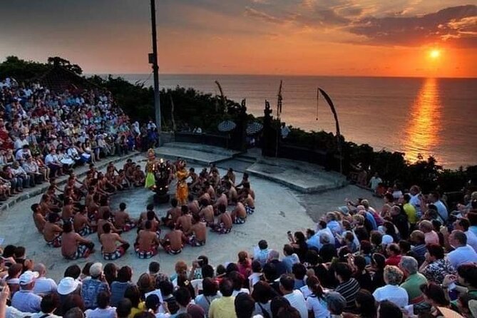 Kecak fire dance in Uluwatu - Your two main moments: escorting + the sunset show
