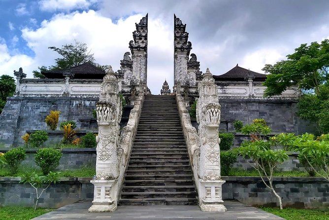 Lempuyang Tour : Heaven gate, Tirta Gangga, Goa Raja waterfall - Stop 3: Abang Area Rice Terraces and a Scenic Break