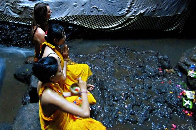 Matasidhi Holy Trip for the Soul - The Balian Shaman Session: Palm or Aura Reading With Offerings Covered