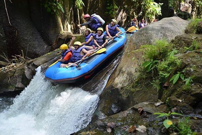 Melangit White Water River Rafting - Getting geared up: what you’re actually handed