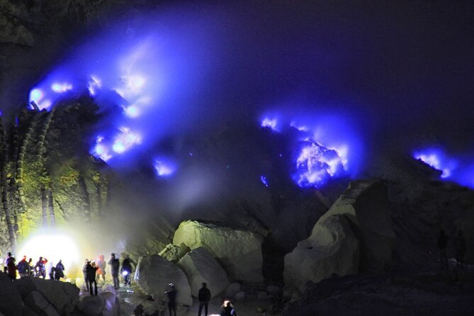 Mount Ijen Volcanic Crater Overnight Trip from Bali - Entering the Ijen Experience: why the night hike matters