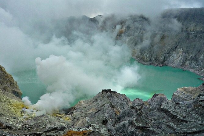 Mount Ijen Volcanic Crater Overnight Trip from Bali - North Bali warm-up: Bratan Temple and the twin-lake viewpoints