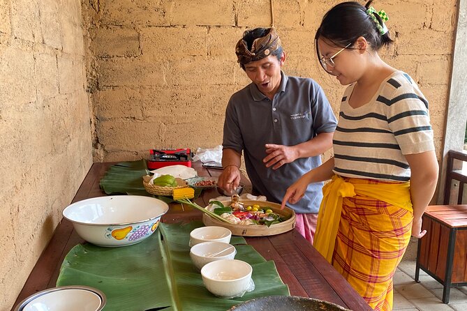 Munduk:authentic local Home cooking class - Garden Time: Choosing Ingredients Like a Local