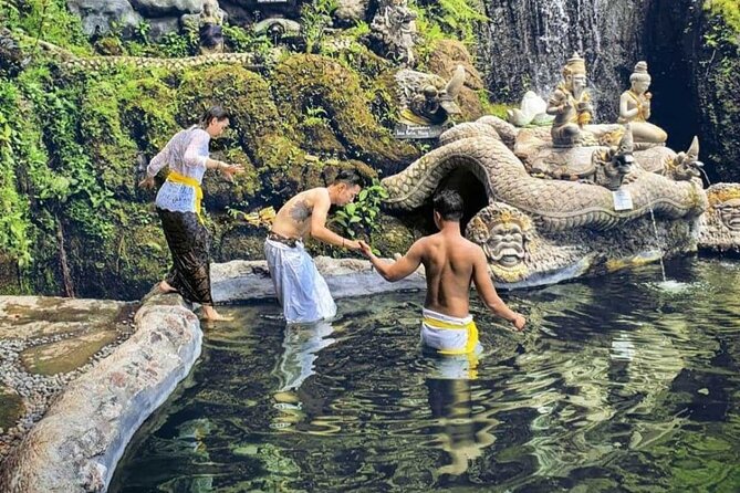 Purifications at Beji Griya Waterfalls - Entering the Waterfall Temple Grounds: The Ceremony Setup