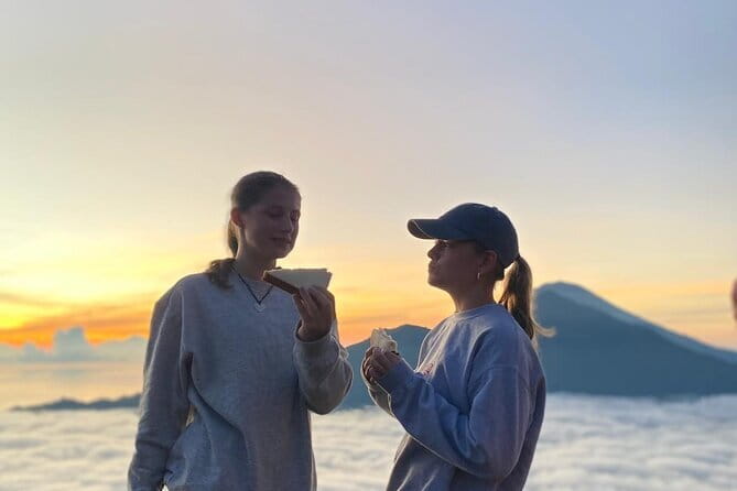 Sunrise Hike + Breakfast with Local Guide & Hotel Pickup - Entering the day from Ubud: pickup and the pre-dawn rhythm