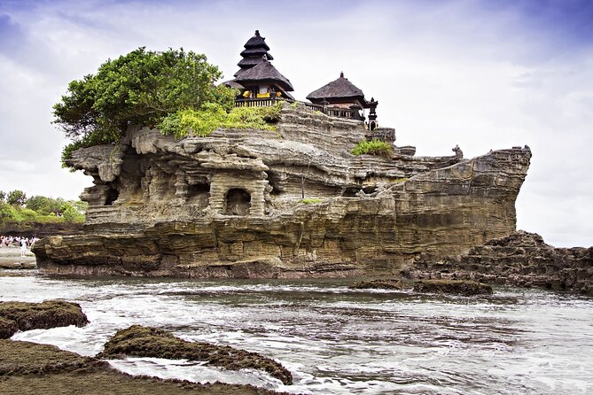 Tanah Lot, Jatiluwih Rice Terrace and Waterfall Day Tour - Ulun Danu Beratan Temple: the serene finish by Lake Beratan
