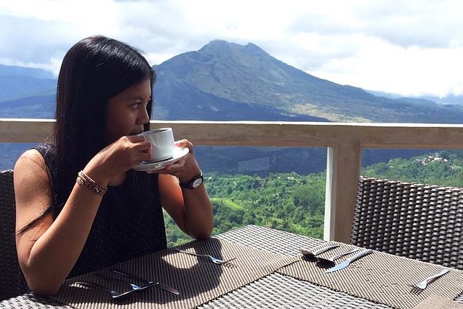 The Amora Bali Kintamani Resto with Mount Batur View - The Terrace View: Mount Batur and Lake Batur at Meal Time