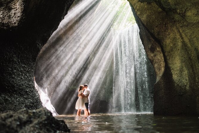 Three Main spot Bali Waterfall with Swing - Stop 3: Tukad Cepung for a Rare Waterfall View