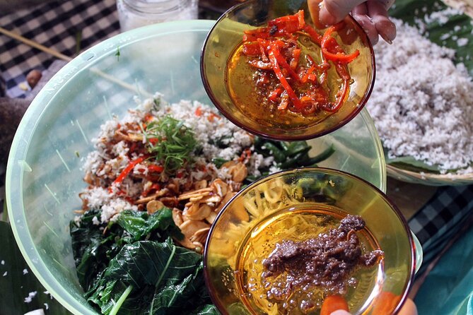 Traditional Balinese Home Dining Experience in Ubud with Putu - What to look for in the flavors (and how to eat it)