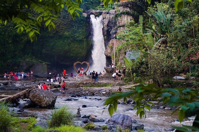 Ubud Excursion: Barong Dance, Art Villages, Nature, Temple and Waterfall - Kemenuh Wood Carvers and the Yana Art Gallery Stop