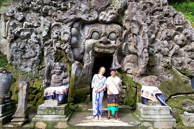 Ubud Tour : Monkey forest, Rice terrace, Water temple, Waterfall & Jungle Swing - Stop 3: Tirta Empul Water Temple Purification