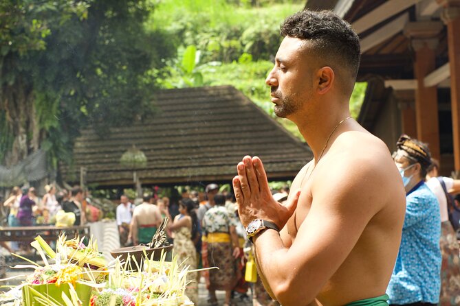 Vintage Volkswagen Bali Tour - Pura Agung Gunung Raung Taro: the gate photo stop with admission included