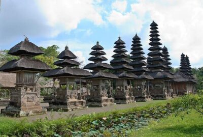 West Bali Tour: Taman Ayun, Ulun Danu Beratan, Jatiluwih Rice Terrace, Tanah Lot - Taman Ayun Temple: A Calm Water-Garden Start