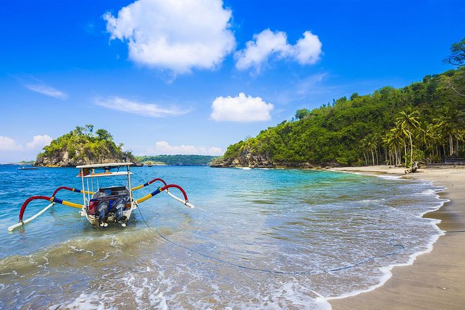 West Nusa Penida Island - Instagram Tour - Stop 4: Angel’s Billabong for cliffside water and that lagoon look